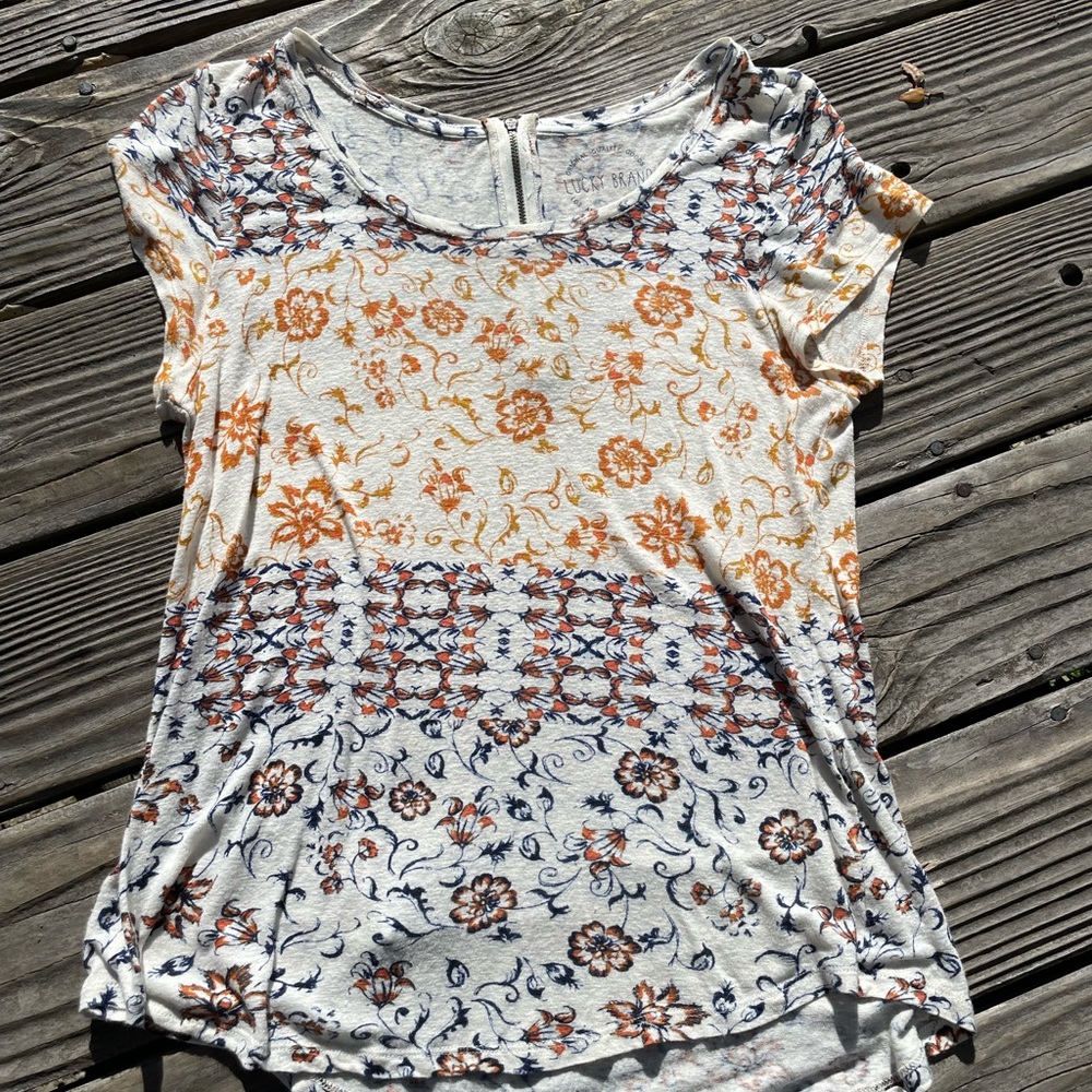 Super cute Lucky Brand tee. Perfect for spring